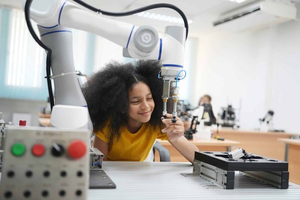 What Are the Breakthroughs in Adaptive Traffic Light Control Systems?